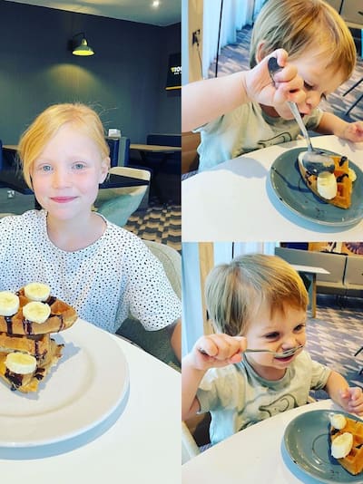 children at breakfast